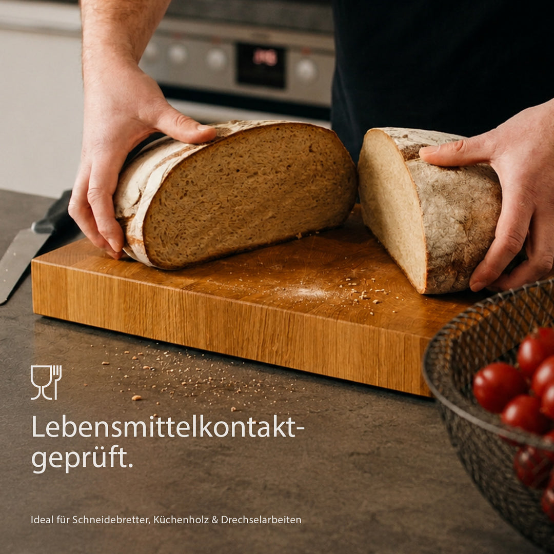Geöltes Stirnholz-Schneidebrett mit Brot und Küchenutensilien. OLI-NATURA Leinöl-Firnis ist lebensmittelkontakt-geprüft und für Küchenholz geeignet.